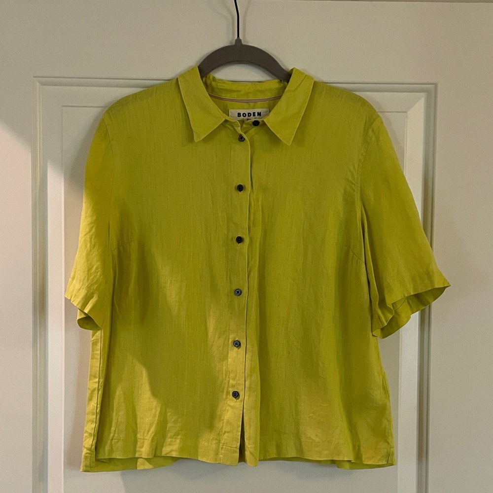 Boden Women's chartreuse Button-Down Shirt